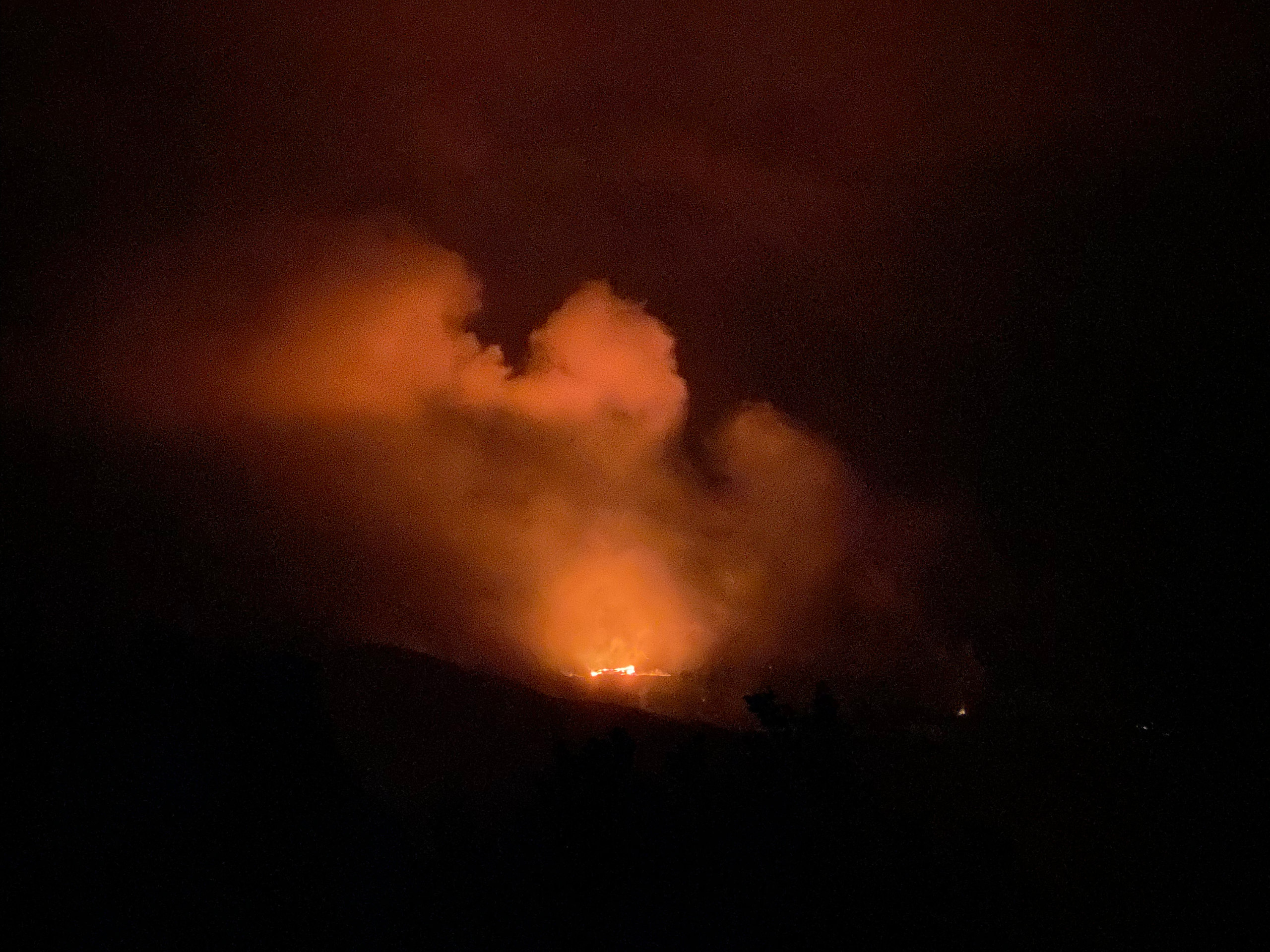 picture of Kilauea errupting at Hawaii Volcanoes National Park